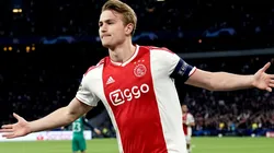 De Ligt festeja su gol.