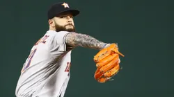 Dallas Keuchel preparándose ante los Medias Rojas