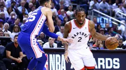Kawhi Leonard burlando la marca de Ben Simmons