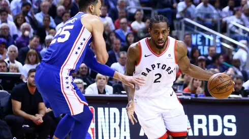Kawhi Leonard burlando la marca de Ben Simmons