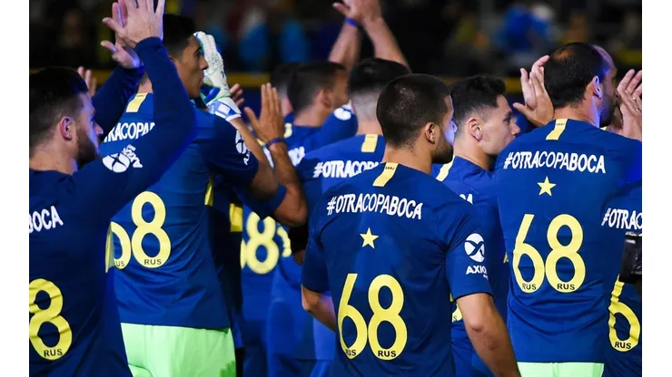 Foto de los jugadores de Boca celebrando el título.