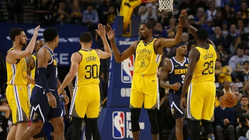 Los Warriors se felicitan enfrentando a los Nuggets