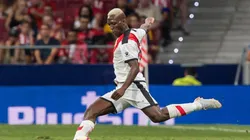 Dos clubes de la Premier League quieren hacerse de los servicios de Luis Advincula