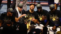 Los Warriors celebrando el último título de campeones