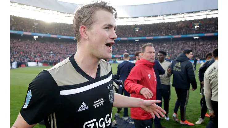 Ajax vería en un seleccionado mexicano a un posible reemplazante para De Ligt