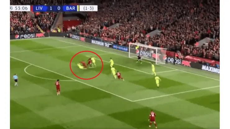 ¡Cuidado, Barcelona! Salió mal del fondo y Liverpool marcó el 2-0