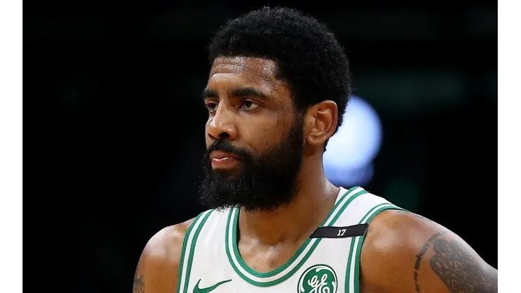 Kyrie Irving decepcionado tras la derrota ante los Bucks