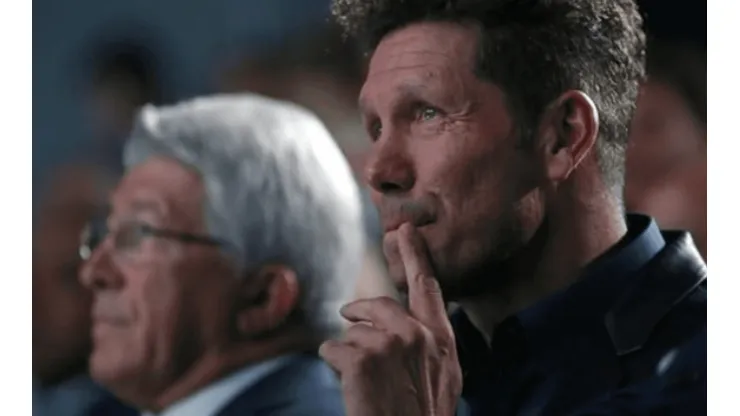 Es un tierno: las lágrimas de Simeone mientras Godín anunciaba que no seguirá en Atlético Madrid