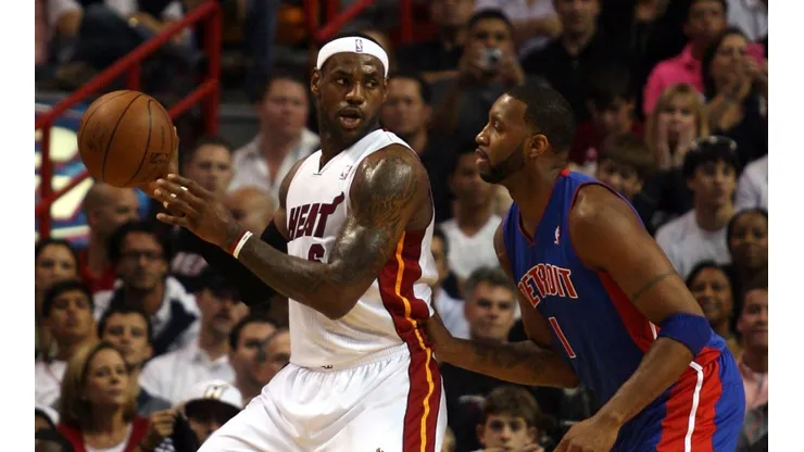 Tracy McGrady marcando a LeBron James en 2010
