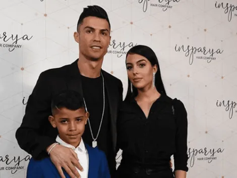 Cristiano Ronaldo develó su nuevo proyecto y posó con casco de obrero junto a su familia
