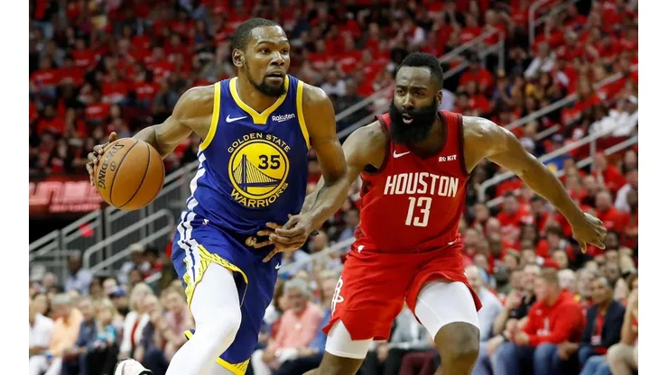 Kevin Durant reta a James Harden en los playoffs de la NBA