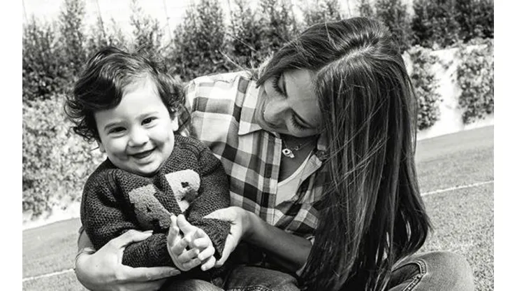 Antonela Roccuzzo subió foto con sus hijos dándole amor y Ciro nos hizo reír a todos