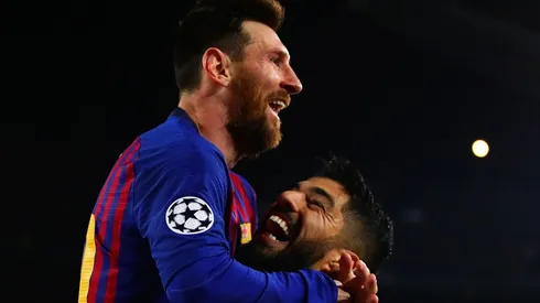 Mucho más que Modo Champions: fotón de Messi y Suárez desde el avión que los llevó a Liverpool