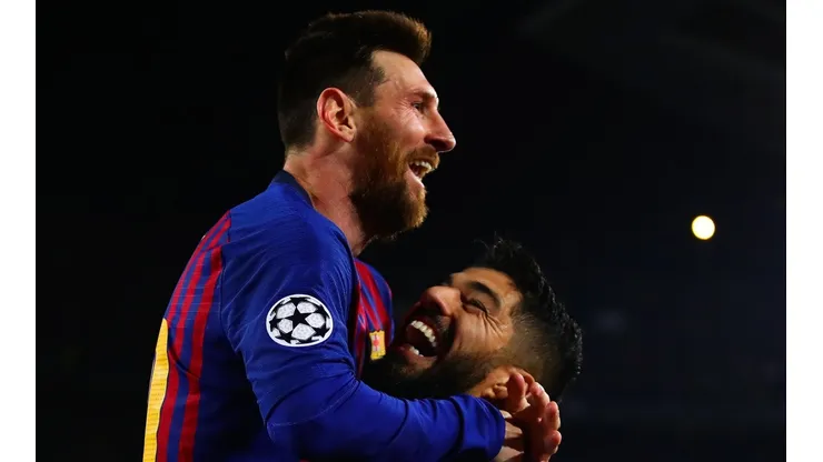 Mucho más que Modo Champions: fotón de Messi y Suárez desde el avión que los llevó a Liverpool