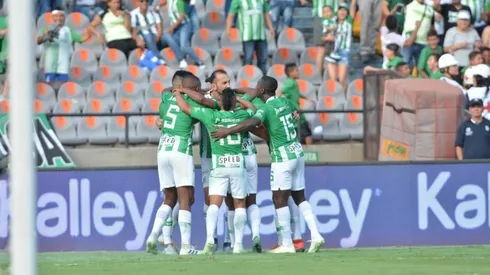 Atlético Nacional en el festejo del gol de Hernán Barcos ante Santa Fe.