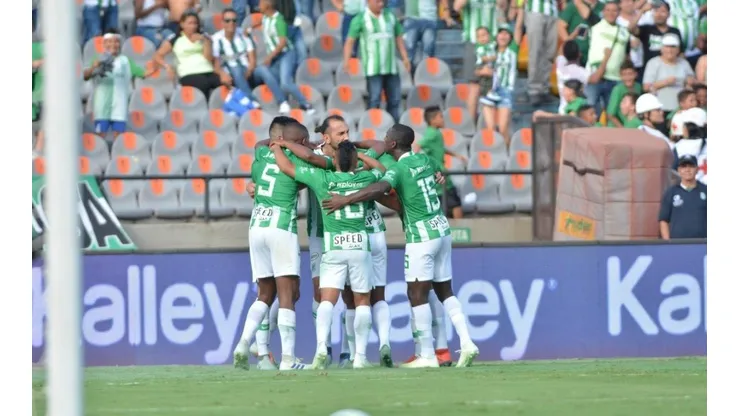 Atlético Nacional en el festejo del gol de Hernán Barcos ante Santa Fe.