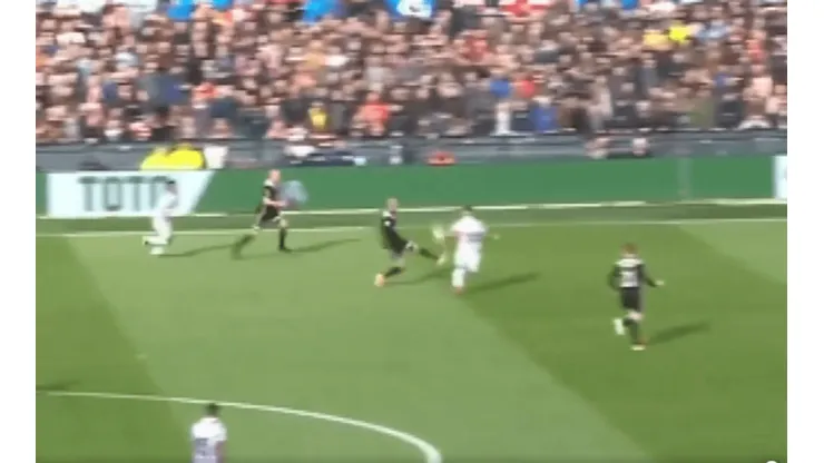 Sombrero, taco, pases, más pases y golazo de un Ajax que mete miedo a toda Europa