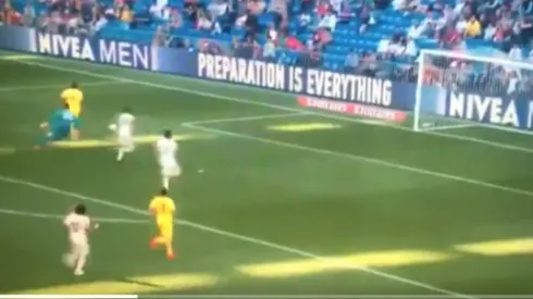 Por algo juega poco: Bacca eludió a Courtois, pero nunca definió