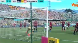 Gol de Hernán Barcos en el duelo entre Nacional y Santa Fe.