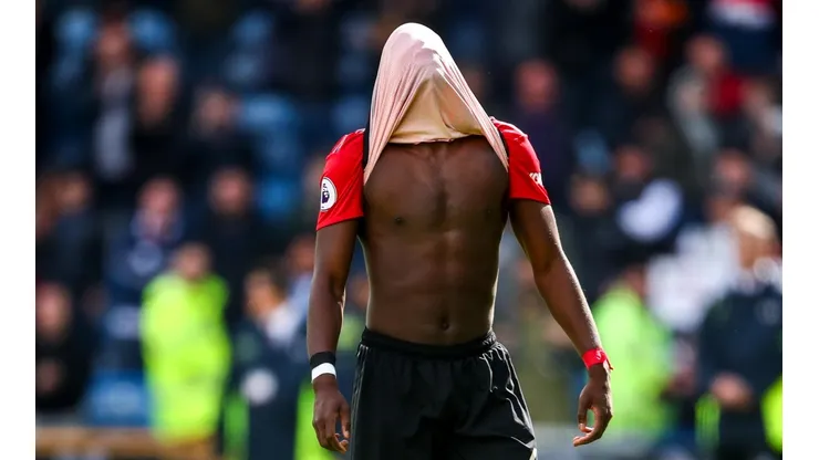 El dolor de Pogba ante Huddersfield.