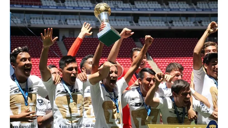 Otro Lozano Campeón: el Chucky felicitó a su hermano, en Pumas Premier