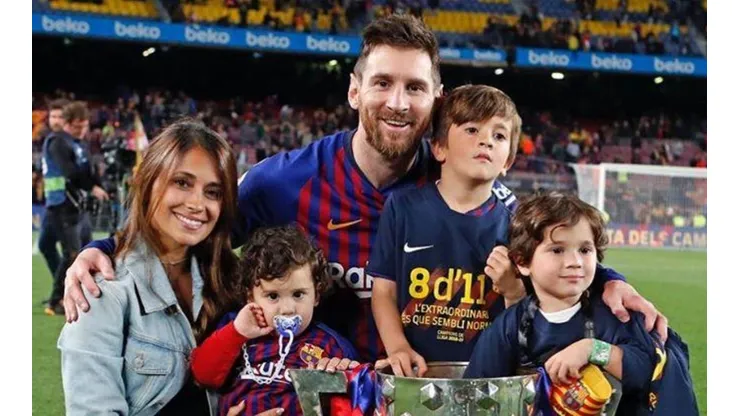 Antonela Roccuzzo metió selfie con sus hijos pero Ciro se robó la foto