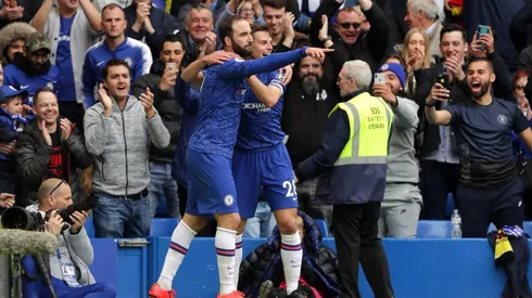 Higuaín metió un gol para el 3-0 del Chelsea.