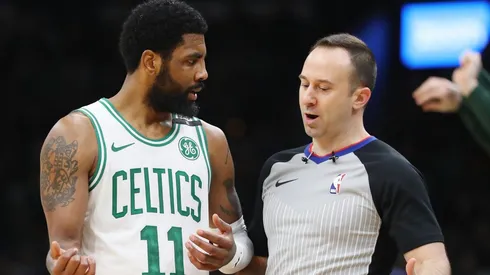 Kyrie Irving enloqueció contra los árbitros y les hizo una acusación muy polémica