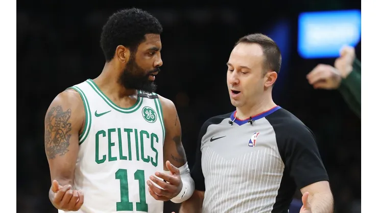 Kyrie Irving enloqueció contra los árbitros y les hizo una acusación muy polémica