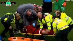 Tiembla el Liverpool: a poco de la revancha vs. Barcelona, sacaron a Salah en camilla y llorando