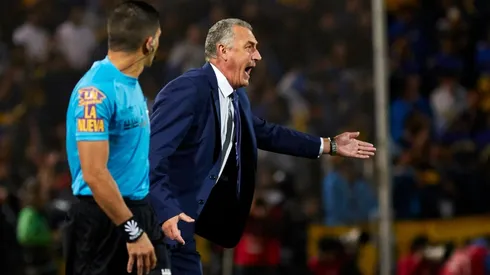 Alfaro dando indicaciones en Mendoza.