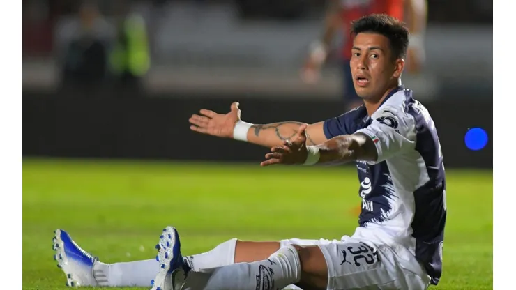 Meza le regaló su playera de Campeón a un rival argentino