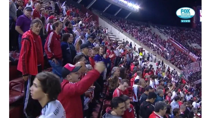 Ayer Boca fue campeón y hoy River salió a jugar al canto de "dale campeón"