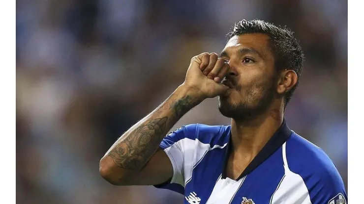 En su consagración, Tecatito Corona se acordó de Rayados