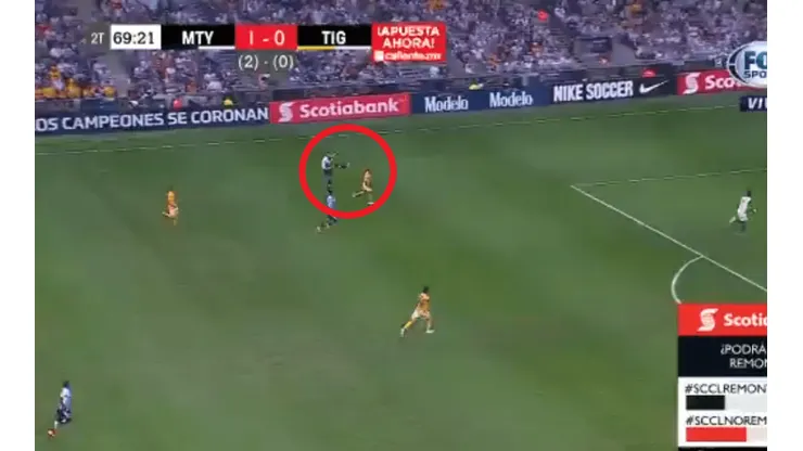 Era un golazo: Funes Mori pateó desde muy lejos y por encima de Guzmán, pero el travesaño le negó el gol