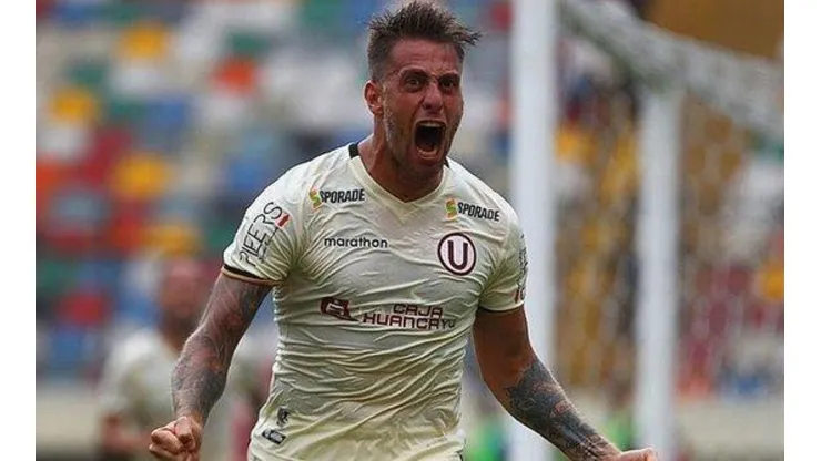 Después del partido ante Huancayo el delantero Germán Denis estuvo alentando a Independiente de Avellaneda
