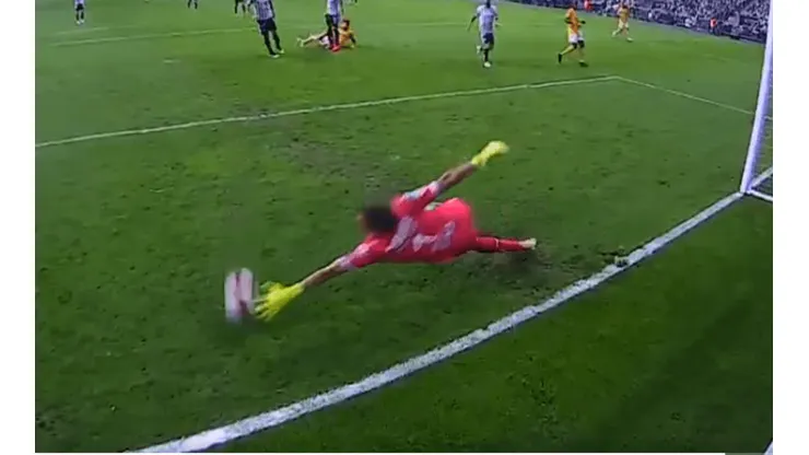 ¡Impresionante! Barovero salvó un cabezazo impecable de Gignac