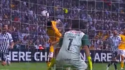 ¡Cuidado, Salcedo! Casi autogol de Tigres
