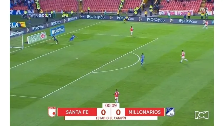 La primera acción de peligro del clásico antes del primer minuto de juego.