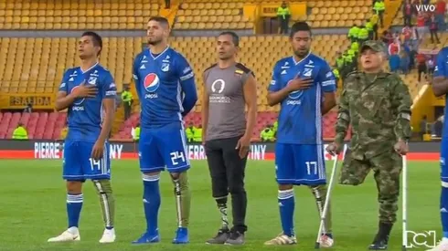 Así fue el homenaje a las fuerzas armadas de Colombia en el clásico capitalino.