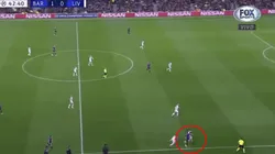 Foto de Lionel Messi y el empujón.