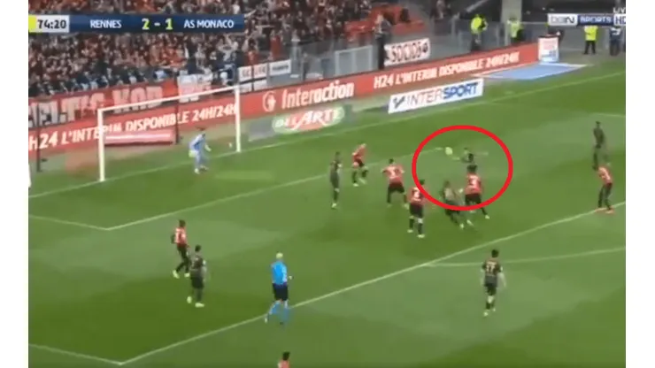 A lo Ibrahimovic: Falcao le pegó de primera y clavó un golazo acrobático