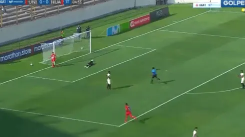 ¡No! el blooper defensivo que provocó el primer gol de Huancayo