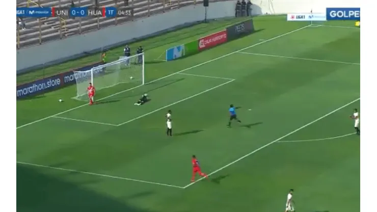 ¡No! el blooper defensivo que provocó el primer gol de Huancayo