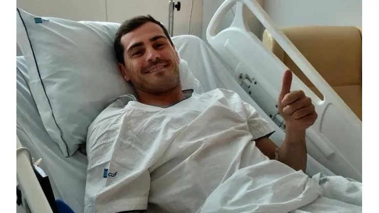 El mensaje de Iker Casillas desde el hospital: "Todo controlado por aquí"