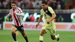 Foto de Jorge Sánchez enfrentando a Chivas.