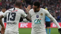 Dani Alves y Neymar son buenos amigos.