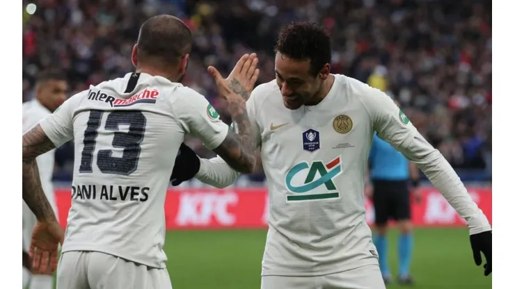 Dani Alves y Neymar son buenos amigos.