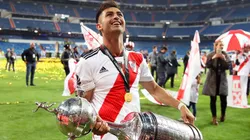 Gonzalo Martínez con la Copa Libertadores.