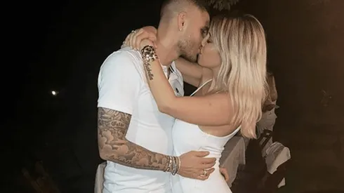 Wanda Nara se tiró en la mesa, Icardi la abrazó sin ropa y hay foto en Instagram